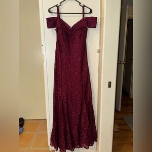 David's Bridal Red Sleeveless Sweetheart Gown